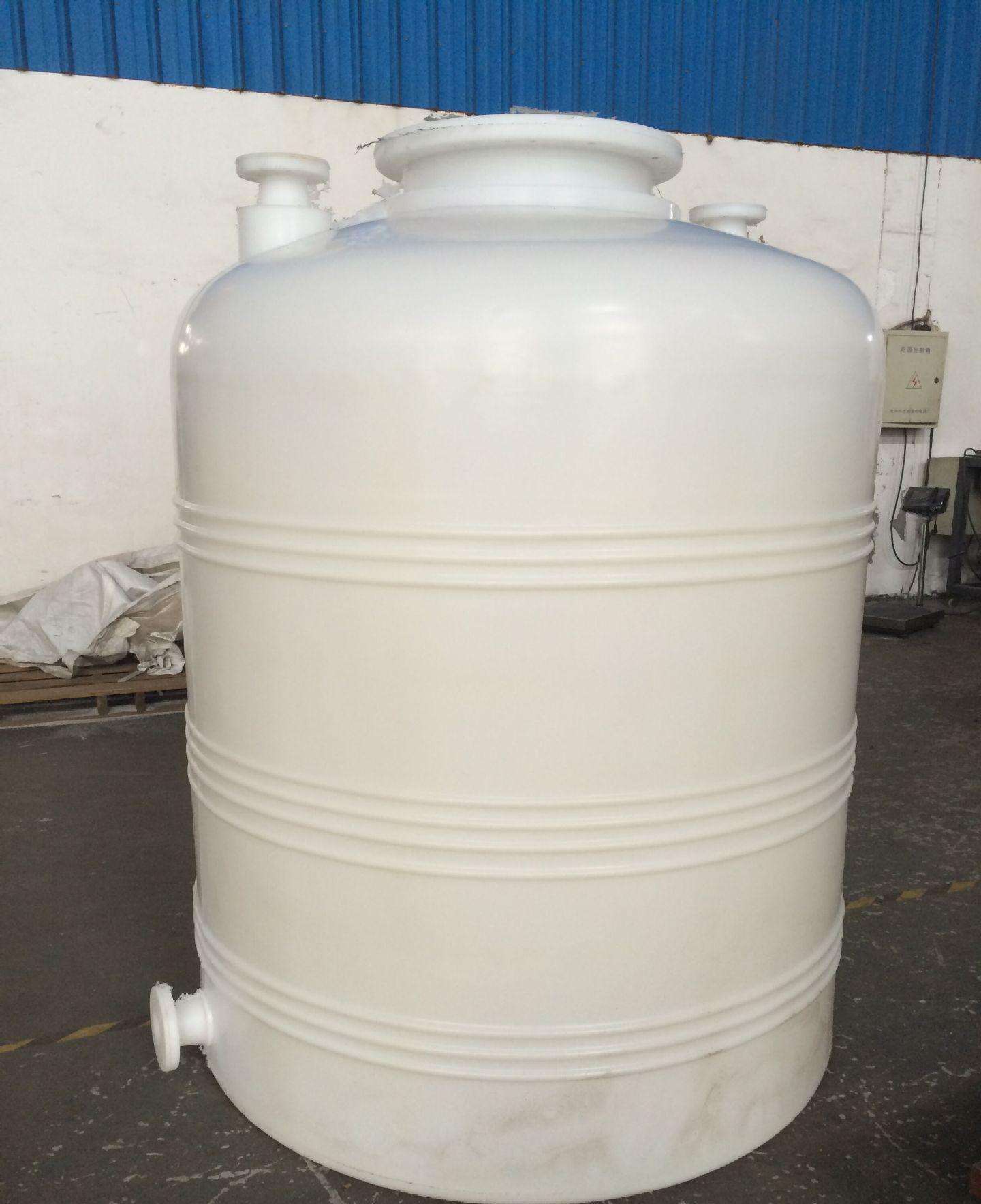 影響塑料儲罐使用壽命的關(guān)鍵因素如下所示: 影響塑料儲罐使用壽命的關(guān)鍵因素如下所示: